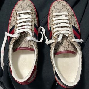Men’s Ace GG Supreme sneakers. Gucci size 7 US size 8 or woman size 9,5-10